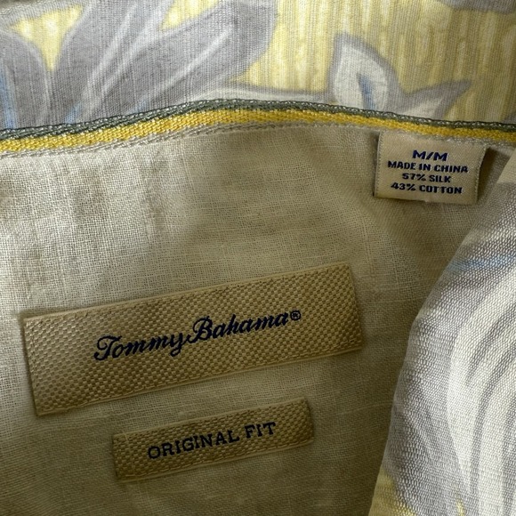 Tommy Bahama Mens Medium Silk Blend Floral Short Sleeve Hawaiian Button Up Shirt - Picture 4 of 5